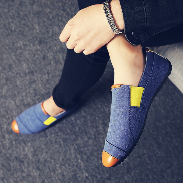 Textilből készült modern férfi mokaszin lapos talppal