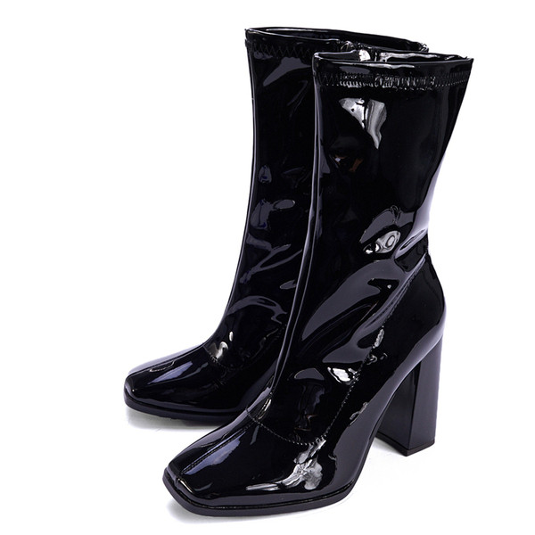 Női alkalmi cipő cipzárral és magassarkúval - két modell