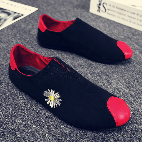 Naujo modelio vyriški mokasinai su siuvinėjimais