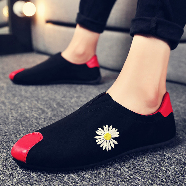 Naujo modelio vyriški mokasinai su siuvinėjimais