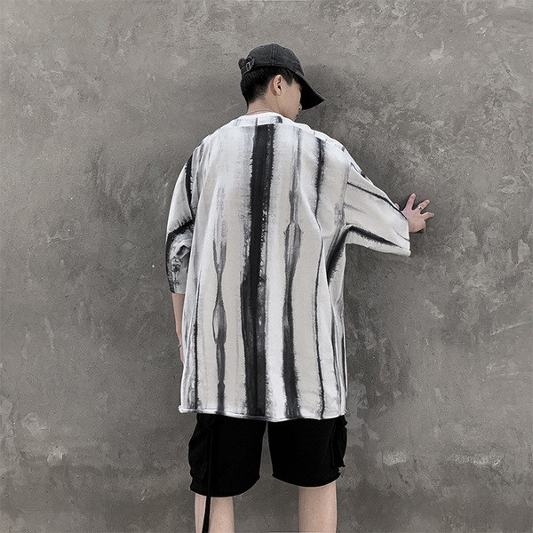 Suvine sillerdavate värvidega t-särk