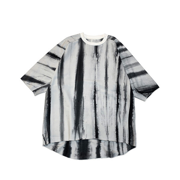 Suvine sillerdavate värvidega t-särk