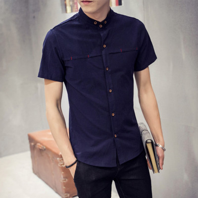 Μοντέρνο ανδρικό πουκάμισο με κλασικό γιακά και κοντά μανίκια