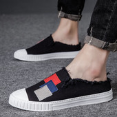 Ανδρικά μοντέρνα μοκασίνια με επίπεδη σόλα σε λευκό και μαύρο χρώμα