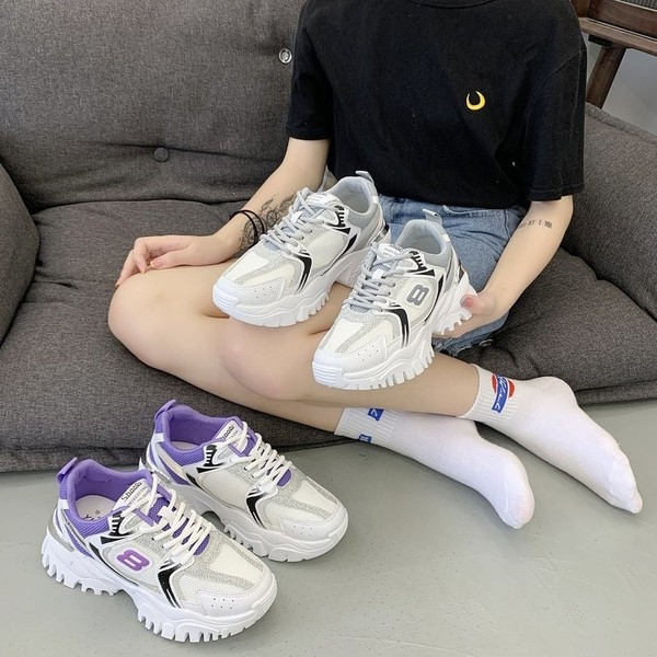 Νέο μοντέλο αθητικά παπούτσια με υψηλή τραχιά σόλα