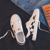 Γυναικεία αθλητικά παπούτσια με επίπεδη σόλα