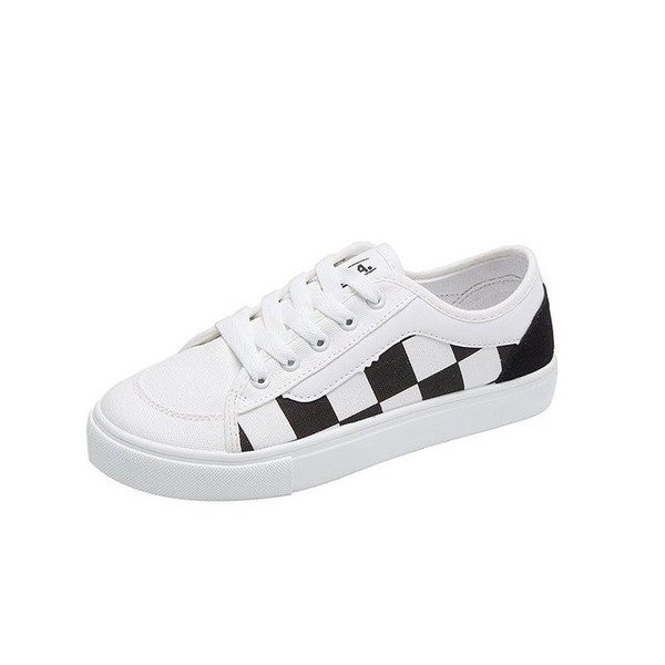 Γυναικεία αθλητικά παπούτσια με επίπεδη σόλα