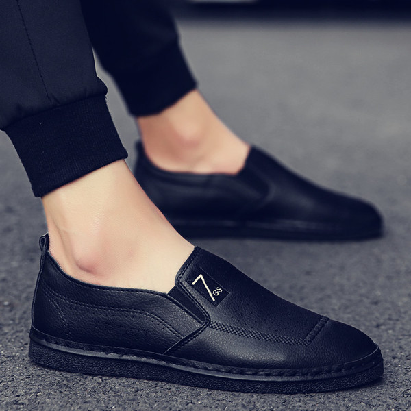 Ανδρικά έκοδερμάτινα μοκασίνια με κέντημα και επίπεδη σόλα