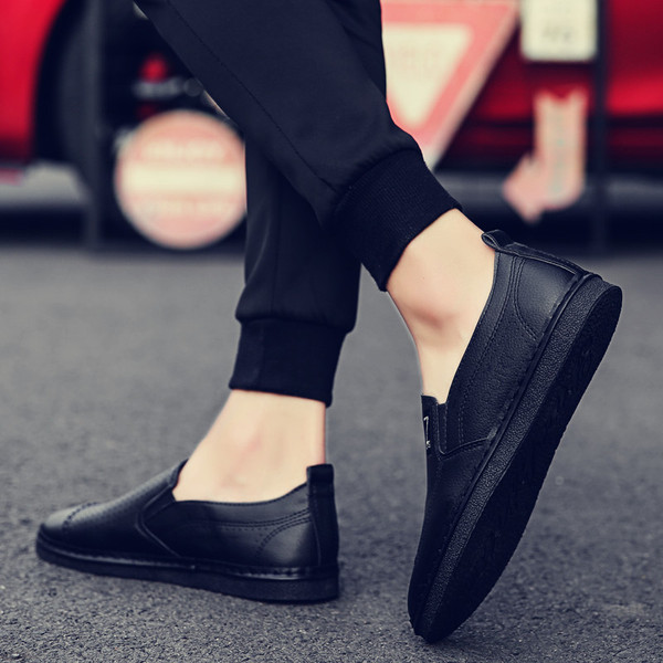 Ανδρικά έκοδερμάτινα μοκασίνια με κέντημα και επίπεδη σόλα