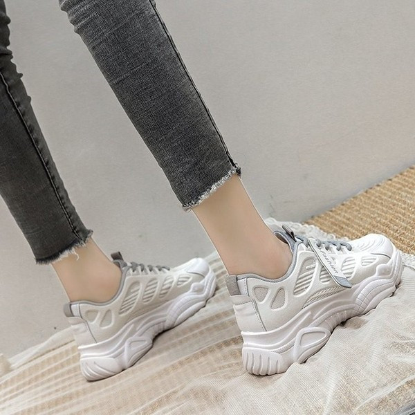 Ženske bijele tenisice s grubim đonom