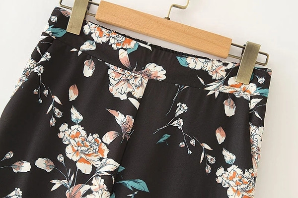 Lillemustri ja kõrge vöökohaga naiste püksid - lai mudel