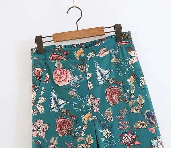 Naiste moodsad lillemustriga püksid - sirge mudel