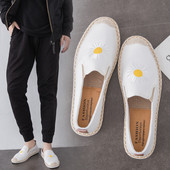 Ανδρικά μοκασίνια με κεντήματα και επίπεδη σόλα