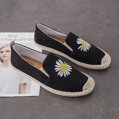 Ανδρικά μοκασίνια με κεντήματα και επίπεδη σόλα