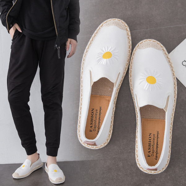 Ανδρικά μοκασίνια με κεντήματα και επίπεδη σόλα