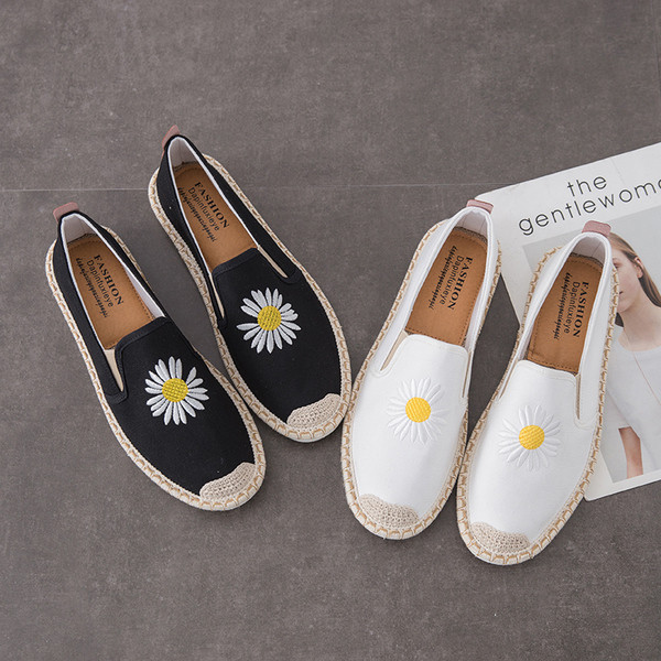 Ανδρικά μοκασίνια με κεντήματα και επίπεδη σόλα