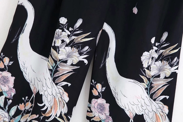 Divatos női nadrág fekete és magas derekú színben