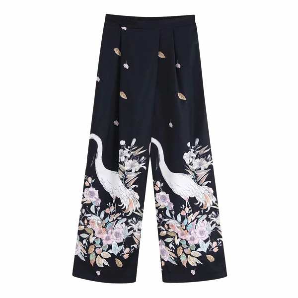 Divatos női nadrág fekete és magas derekú színben