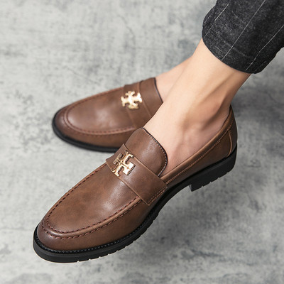 Ανδρικά καθημερινά μοκασίνια με μεταλλική διακόσμηση από οικολογικό δέρμα