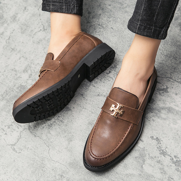 Ανδρικά καθημερινά μοκασίνια με μεταλλική διακόσμηση από οικολογικό δέρμα