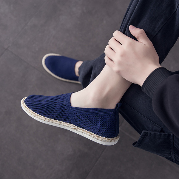 Légáteresztő férfi mokaszin lapos talppal