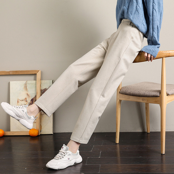 Uus taskutega naiste pükste mudel - lai mudel