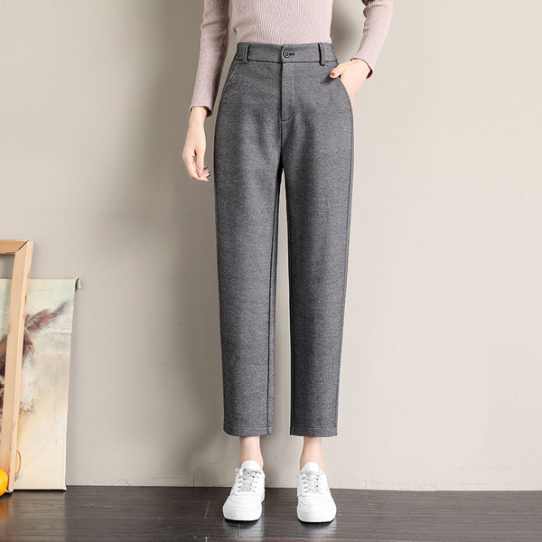 Uus taskutega naiste pükste mudel - lai mudel