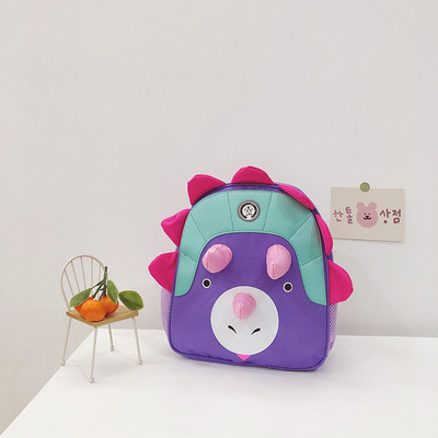 Μοντέρνο παιδικό σακίδιο με τρισδιάστατα στοιχεία κατάλληλαογια αγόρια και κορίτσια