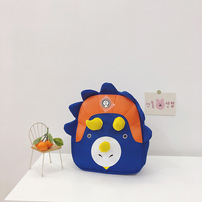 Μοντέρνο παιδικό σακίδιο με τρισδιάστατα στοιχεία κατάλληλαογια αγόρια και κορίτσια