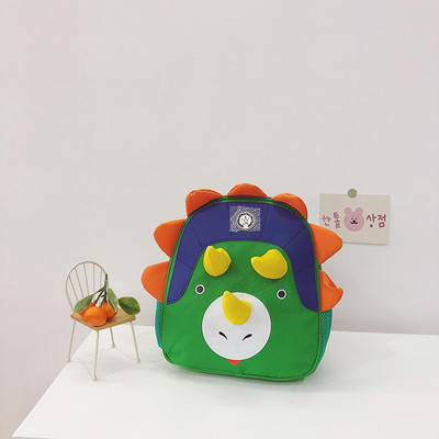 Μοντέρνο παιδικό σακίδιο με τρισδιάστατα στοιχεία κατάλληλαογια αγόρια και κορίτσια