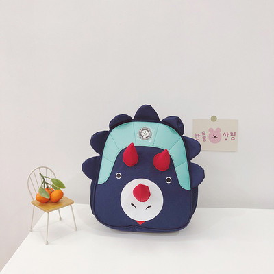 Μοντέρνο παιδικό σακίδιο με τρισδιάστατα στοιχεία κατάλληλαογια αγόρια και κορίτσια