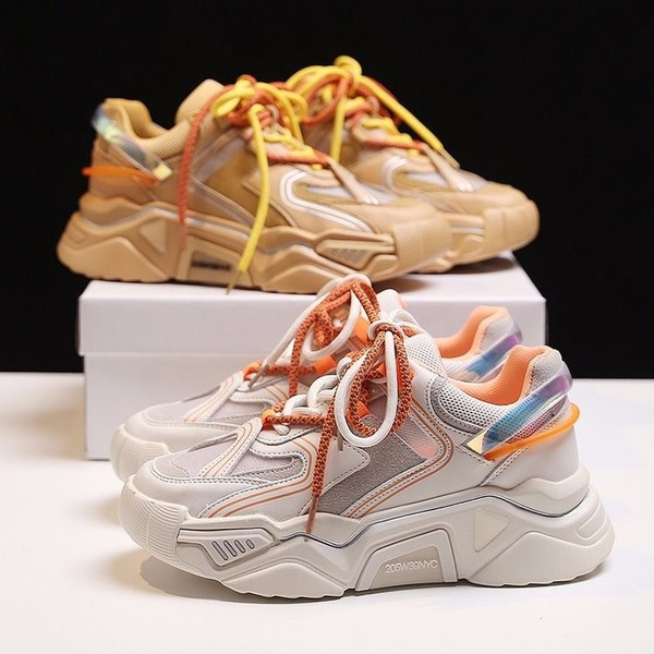 Γυναικεία αθλητικά παπούτσια με χρωματιστούς δεσμούς και πλέγμα