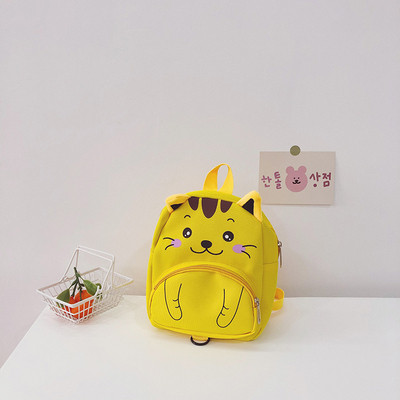 Modern gyerek hátizsák 3D elemekkel és alkalmazással