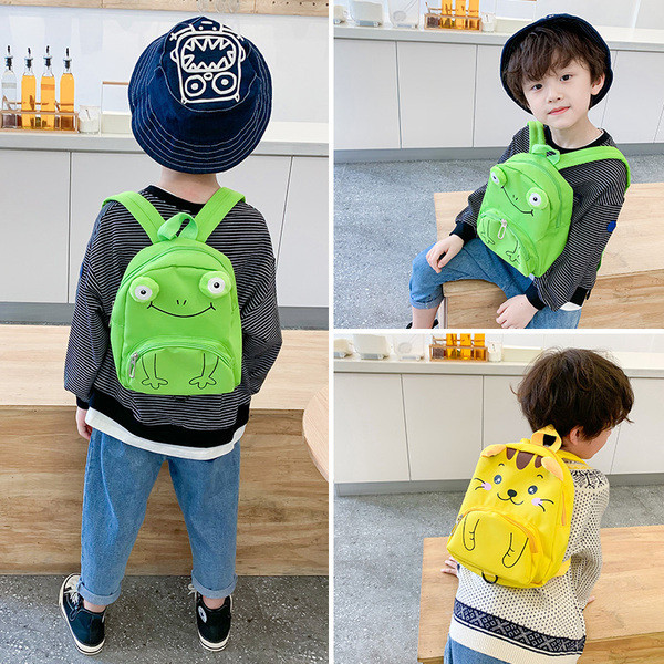 Modern gyerek hátizsák 3D elemekkel és alkalmazással