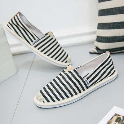 Csíkos férfi mokaszin lapos talppal