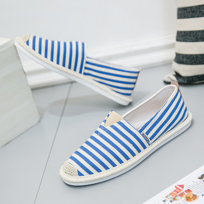 Csíkos férfi mokaszin lapos talppal