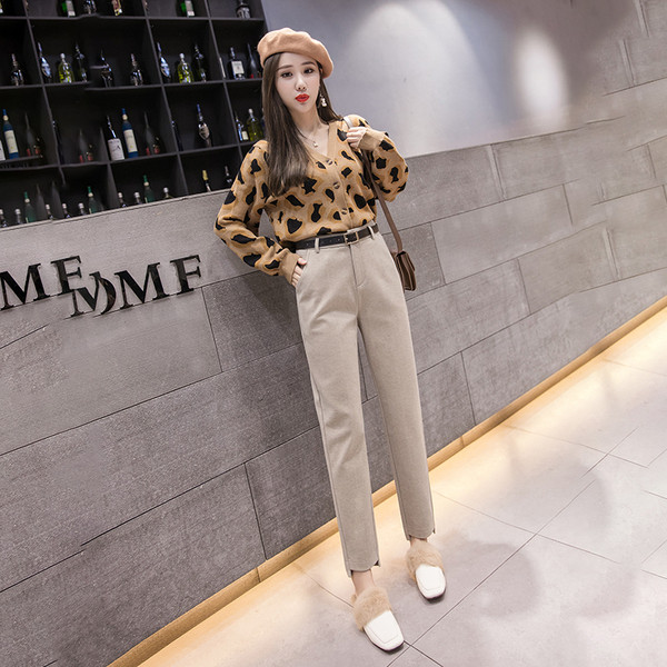 Ženske hlače - ravni model s džepovima i standardnim strukom