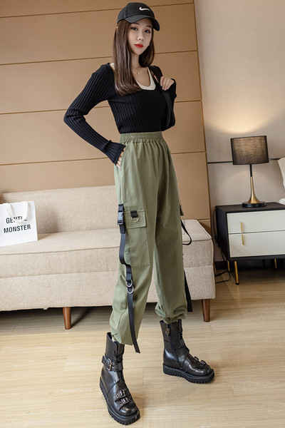 Női sportnadrág zsebekkel - széles modell