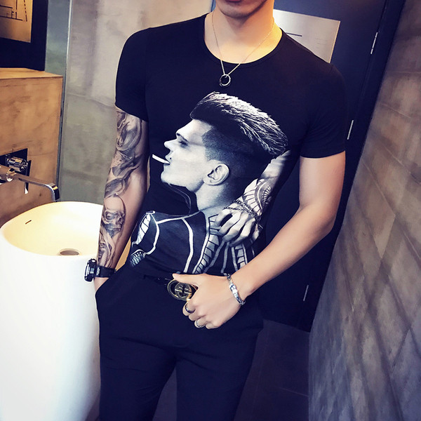 Férfi testre szabott póló mintával