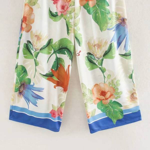 Naiste lilledega ja kummiga püksid