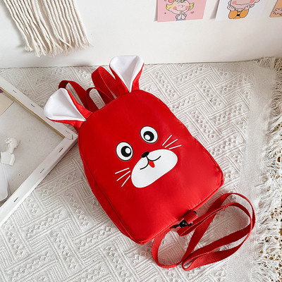 Iskolai hátizsák lányoknak rátéttel és 3D elemekkel