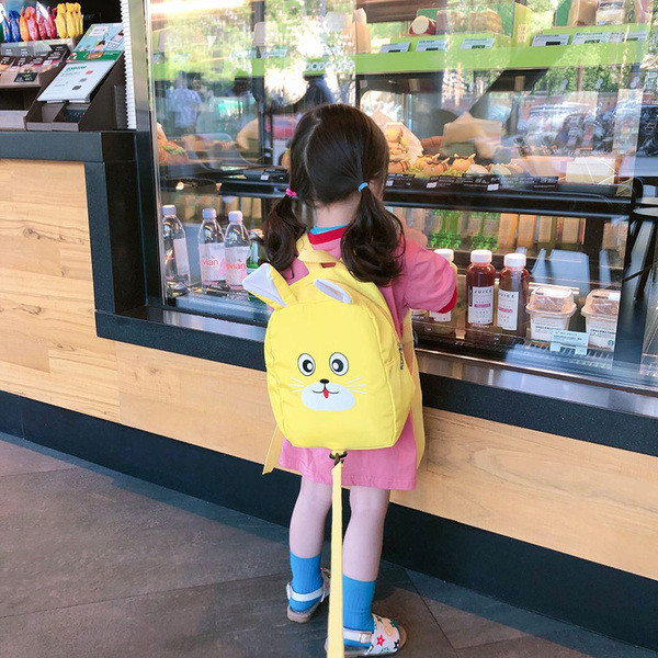 Iskolai hátizsák lányoknak rátéttel és 3D elemekkel