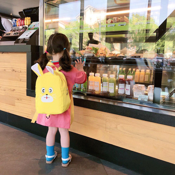 Iskolai hátizsák lányoknak rátéttel és 3D elemekkel