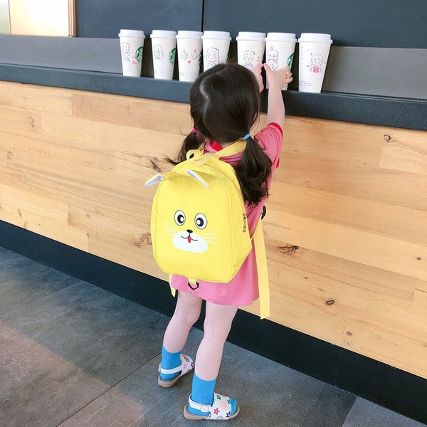 Iskolai hátizsák lányoknak rátéttel és 3D elemekkel