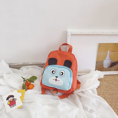 Παιδικό σακίδιο με μπροστινή τσέπη και διάφορες εφαρμογές