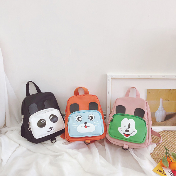 Παιδικό σακίδιο με μπροστινή τσέπη και διάφορες εφαρμογές