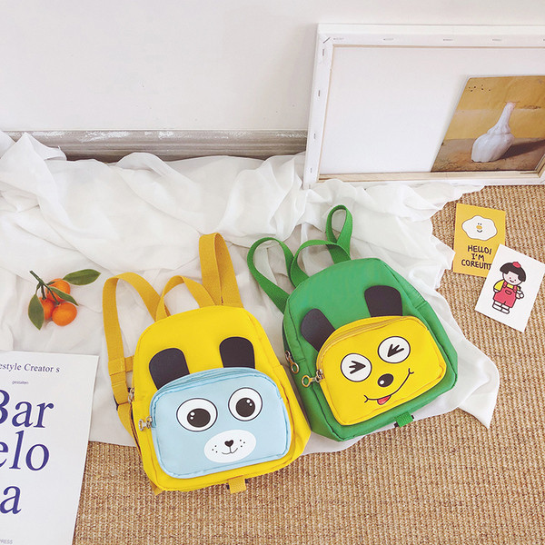 Παιδικό σακίδιο με μπροστινή τσέπη και διάφορες εφαρμογές