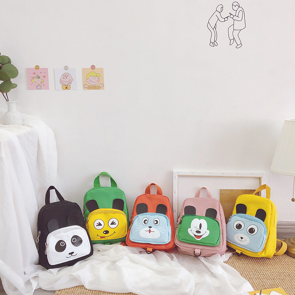 Παιδικό σακίδιο με μπροστινή τσέπη και διάφορες εφαρμογές