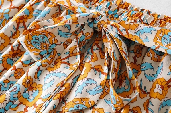 Naiste kõrge vöökoha ja kummiga püksid