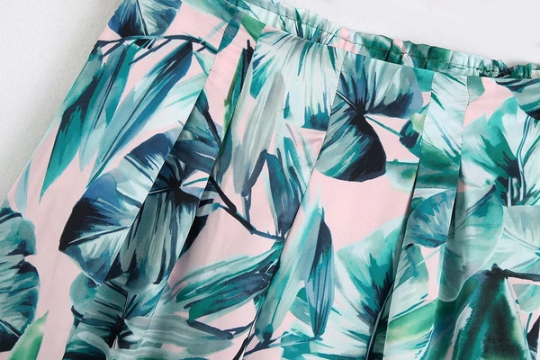 Lillemustri ja kõrge vöökohaga naiste püksid